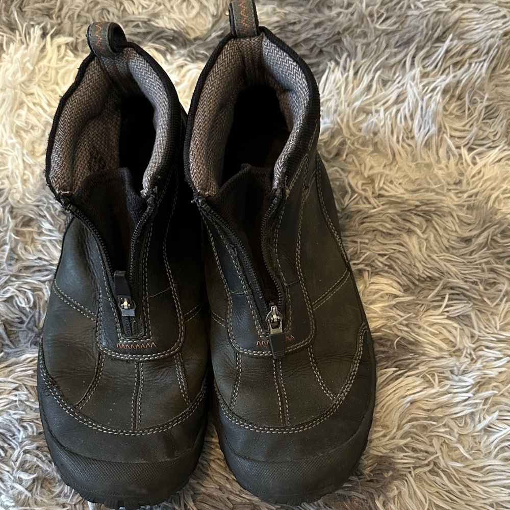 BY—-Black Slip-On Boots